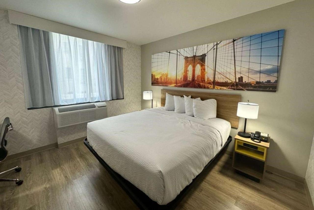 Days Inn By Wyndham Brooklyn Eastern Parkway Нью-Йорк Екстер'єр фото